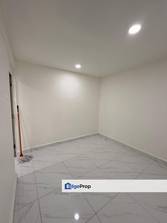 Level 1,low cost flat in Taman Ungku Tun Aminah for sale , Johor, Johor Bahru