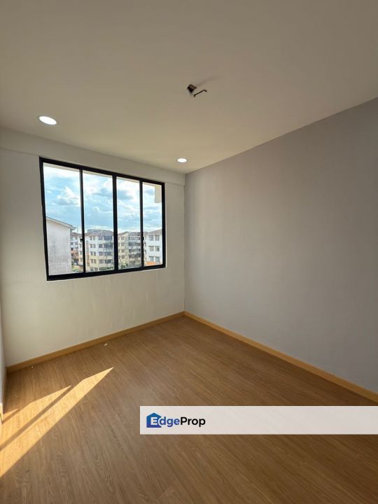 Taman Perling, Jalan pekaka,3 bedrooms flat for sale, Johor, Skudai
