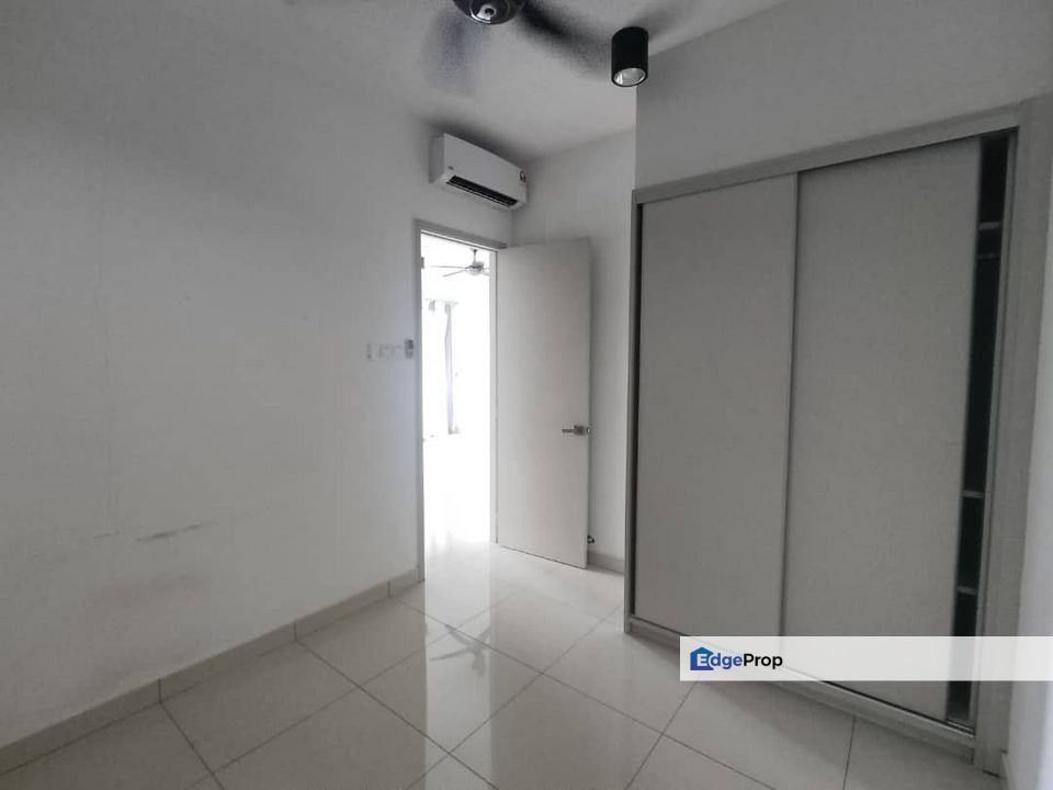 2 bedrooms unit in The raffles suites for sale, Johor, Skudai