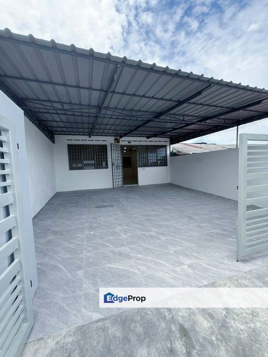 Single storey low cost house in Taman Bersatu for sale , Johor, Kulai