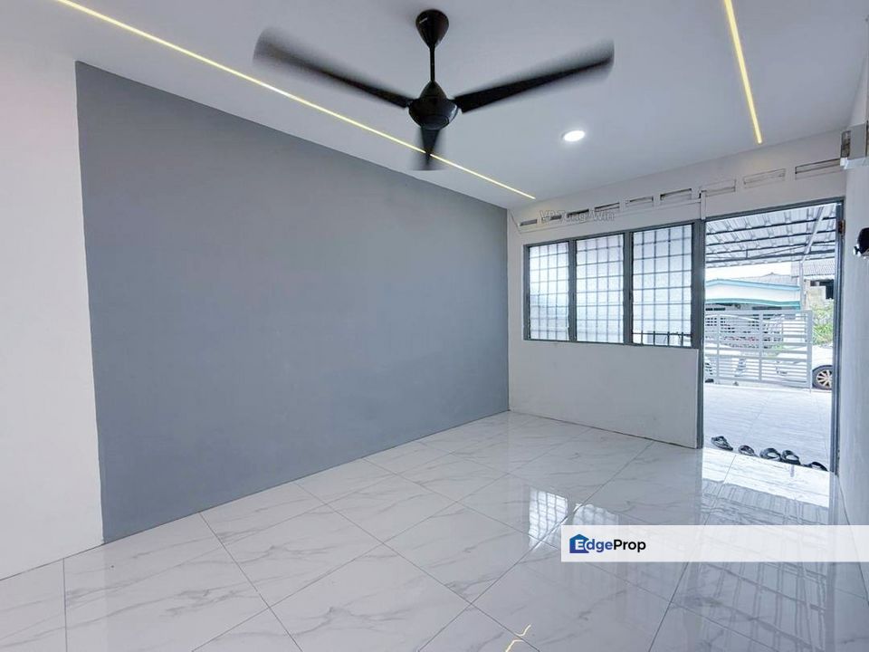 Single storey low cost house in Taman Bersatu for sale , Johor, Kulai