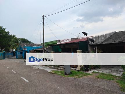 Single Storey low cost terrace house in Taman Rinting for sale, Johor, Masai