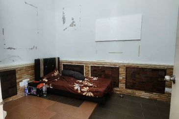 Single Storey Terrace House corner lot in Taman Bukit Indah for sale