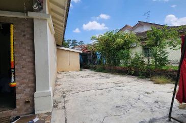 Single Storey Terrace House corner lot in Taman Bukit Indah for sale