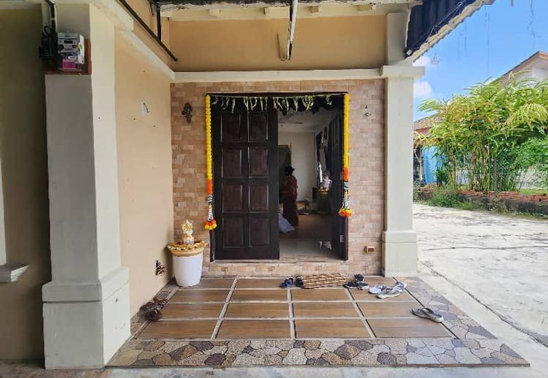 Single Storey Terrace House corner lot in Taman Bukit Indah for sale