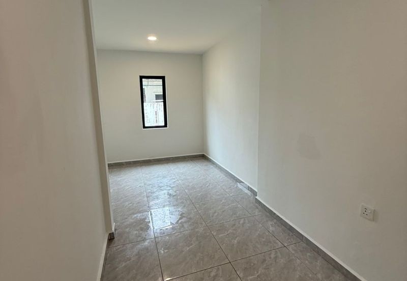 Double Storey Terrace House Endlot with land in Taman Bukit Indah for sale