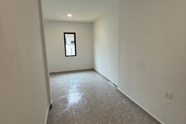 Double Storey Terrace House Endlot with land in Taman Bukit Indah for sale