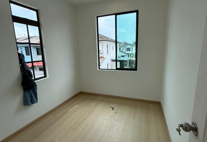 Double Storey Terrace House Endlot with land in Taman Bukit Indah for sale