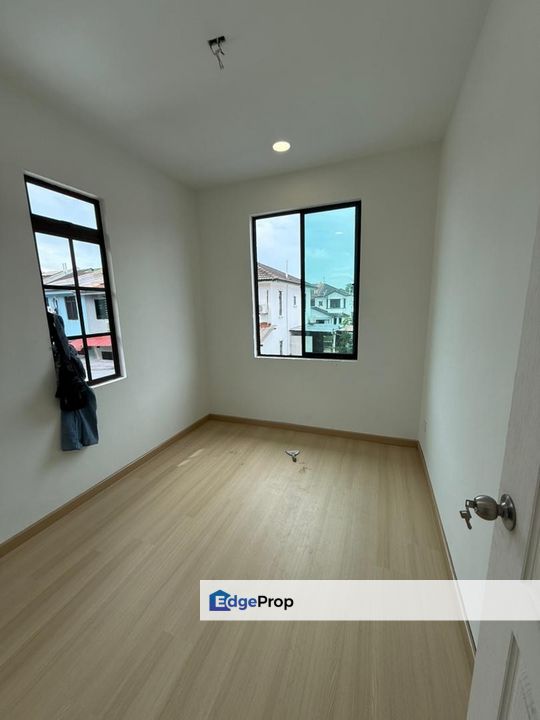 Double Storey Terrace House Endlot with land in Taman Bukit Indah for sale, Johor, 