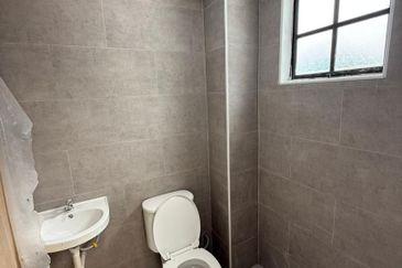 Double Storey Terrace House Endlot with land in Taman Bukit Indah for sale