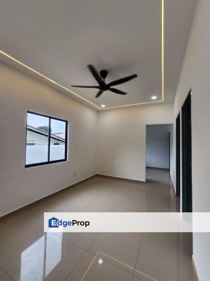 Single Storey Low Cost Terrace House Endlot in Taman Dahlia for sale , Johor, Tampoi