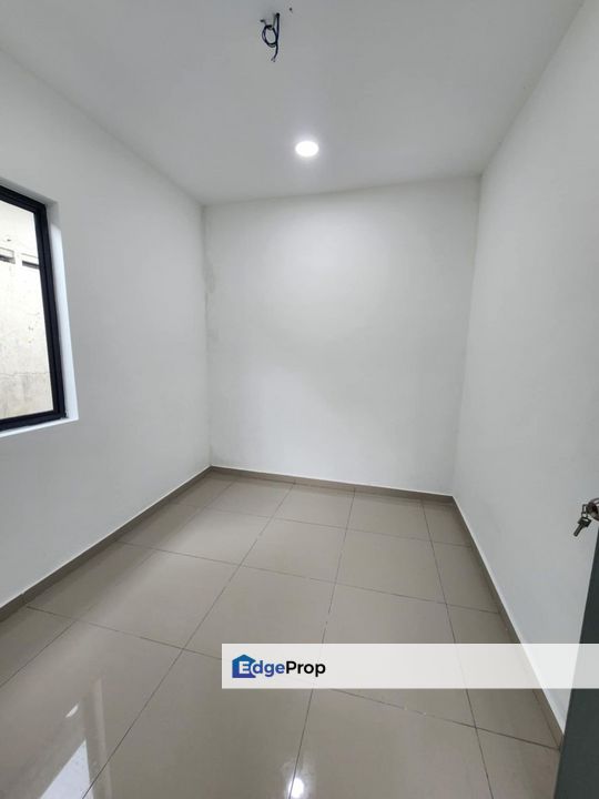 Single Storey Low Cost Terrace House Endlot in Taman Dahlia for sale , Johor, Tampoi