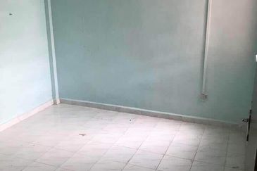 Kenari Flat in Kangkar Pulai for sale 