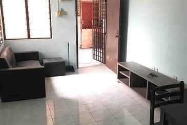 Kenari Flat in Kangkar Pulai for sale 
