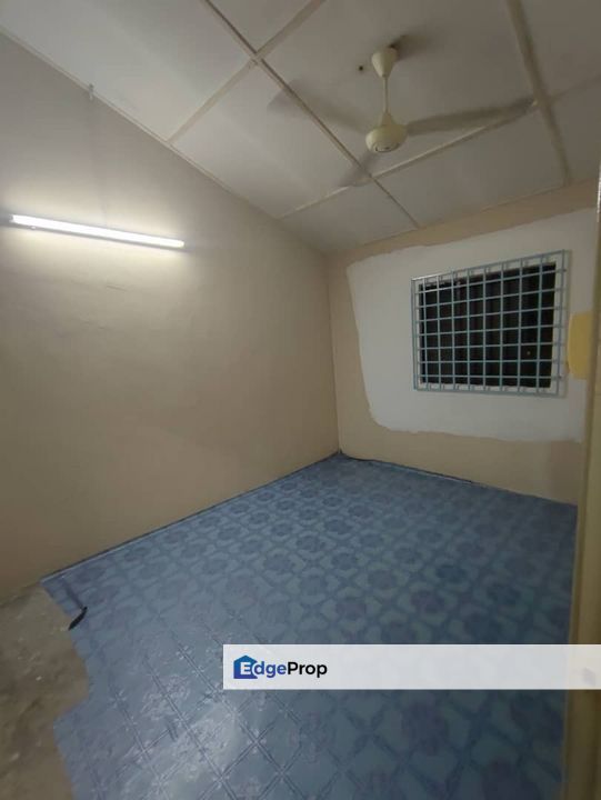 Double Storey Low Cost Terrace House in Taman Desa Cemerlang for sale , Johor, Ulu Tiram