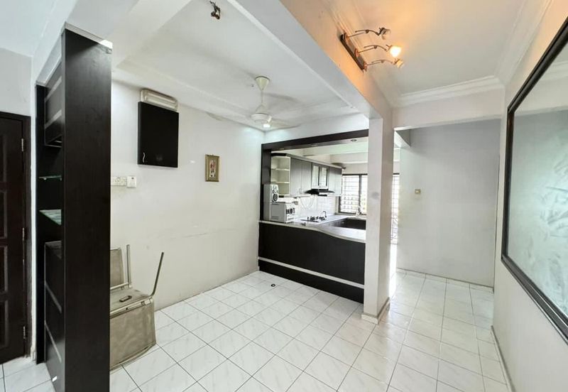 Lily & Jasmine Apartment