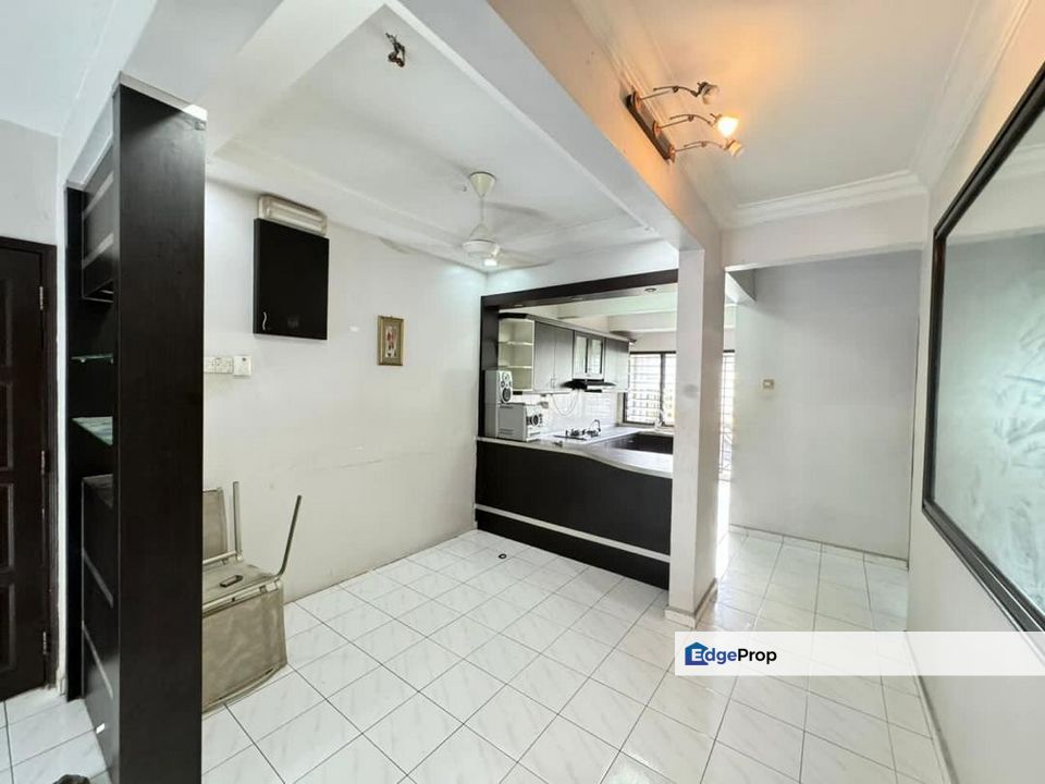 3 bedrooms unit in Lily & Jasmine Apartment for sale , Johor, Tampoi