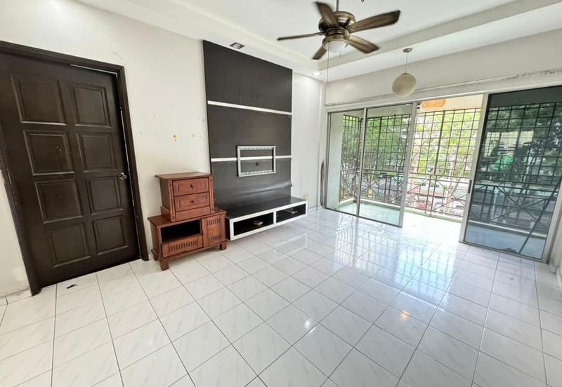 Lily & Jasmine Apartment