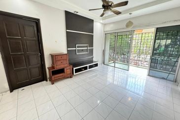 Lily & Jasmine Apartment