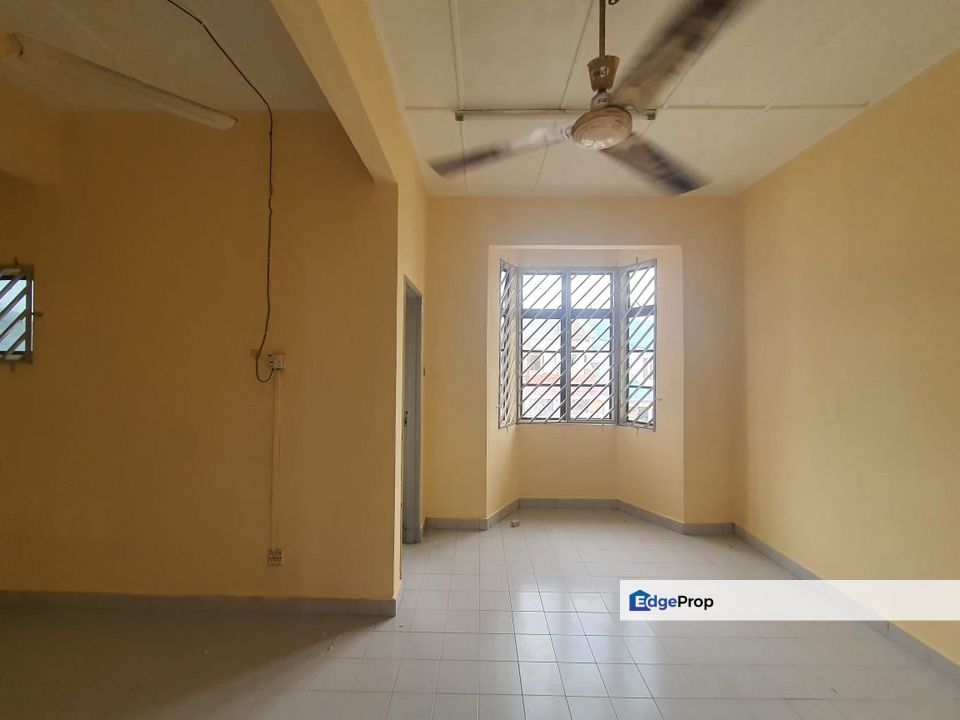 Double storey terrace house in Taman Desa Cemerlang for sale , Johor, Ulu Tiram