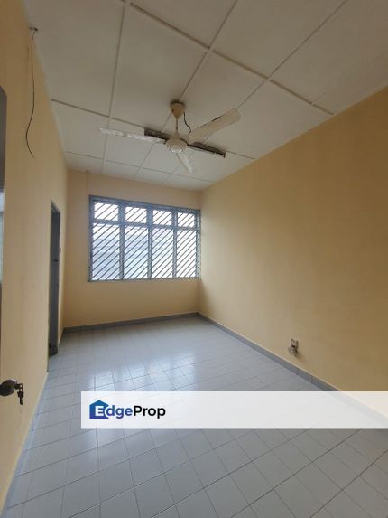 Double storey terrace house in Taman Desa Cemerlang for sale , Johor, Ulu Tiram