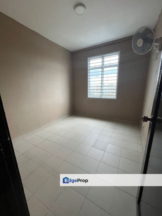 3 bedrooms unit in Lake View Suites for sale , Johor, Johor Bahru