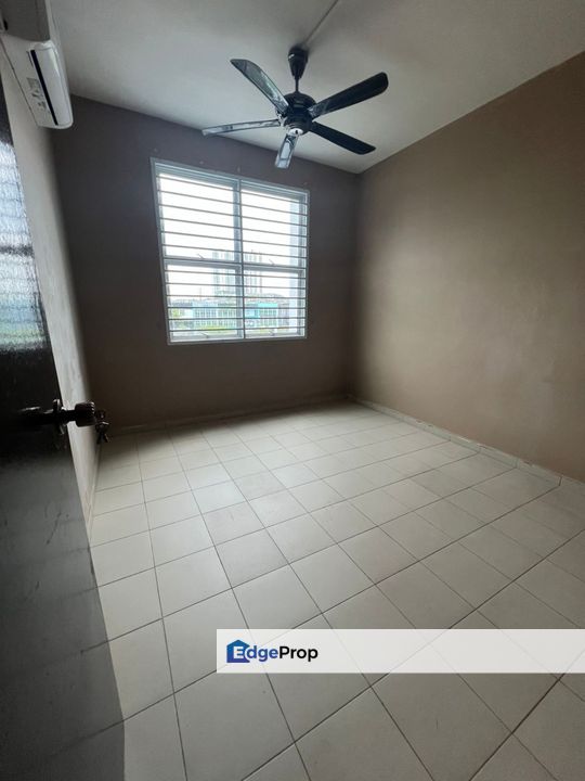 3 bedrooms unit in Lake View Suites for sale , Johor, Johor Bahru