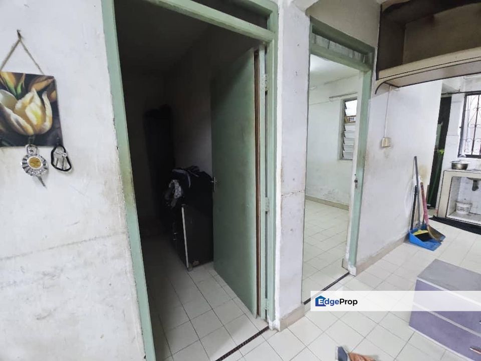 Ground floor flat in Taman Ungku Tun Aminah for sale , Johor, Johor Bahru