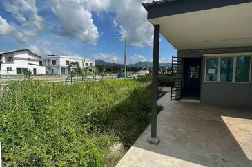 TAMAN SAUJANA HARMONI, BATU GAJAH