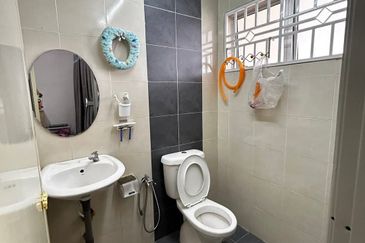 DESA LAHAT SRI -WANG