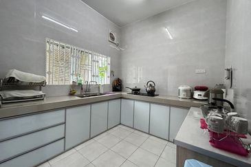 DESA LAHAT SRI -WANG