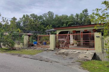 Batu Gajah Taman Anggerik Single Storey Corner House For Sale Perak