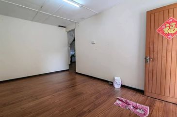 Batu Gajah Taman Anggerik Single Storey Corner House For Sale Perak