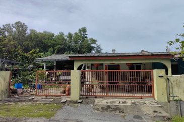 Batu Gajah Taman Anggerik Single Storey Corner House For Sale Perak