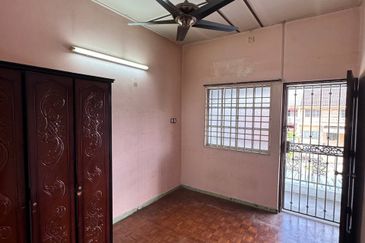 Taman Pertama Double Storey Terraced House For Rent Ipoh Perak 