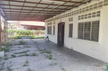Batu Gajah Single Storey Bungalow House For Sale Perak