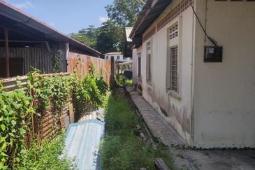 Batu Gajah Single Storey Bungalow House For Sale Perak