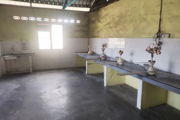 Batu Gajah Single Storey Bungalow House For Sale Perak