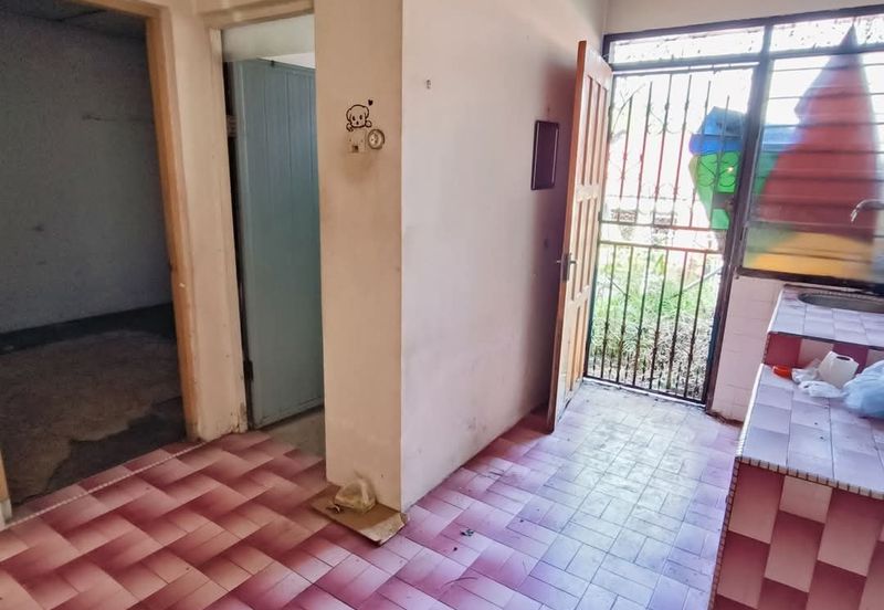 TAMAN HIJAU, BATU GAJAH