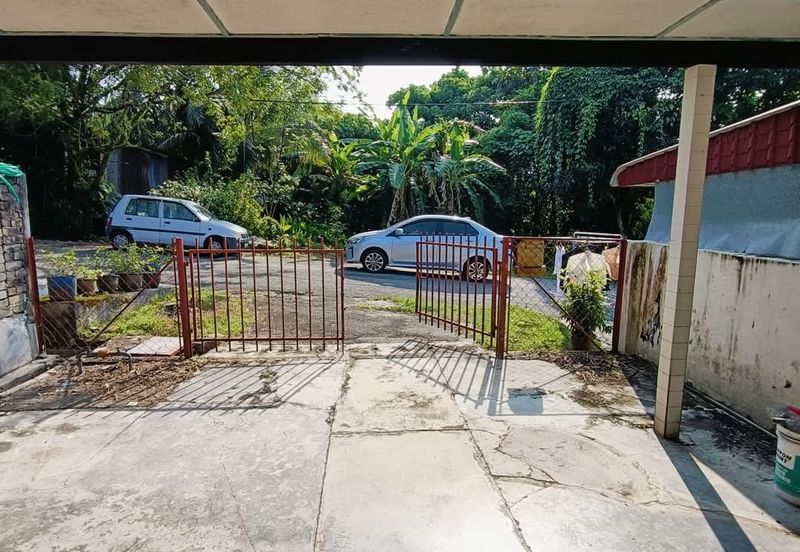 TAMAN HIJAU, BATU GAJAH