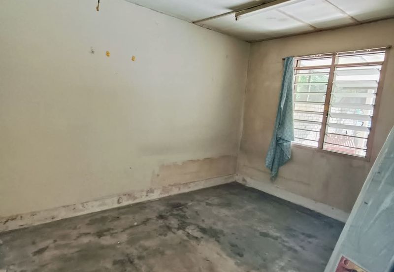 TAMAN HIJAU, BATU GAJAH