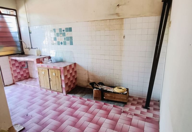 TAMAN HIJAU, BATU GAJAH