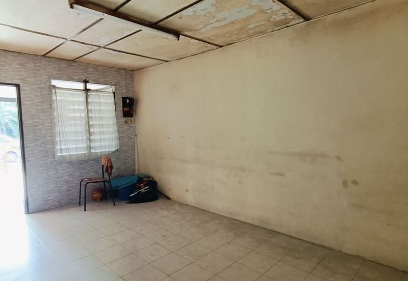 TAMAN HIJAU, BATU GAJAH