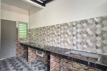 DESA LAHAT SRI -WANG