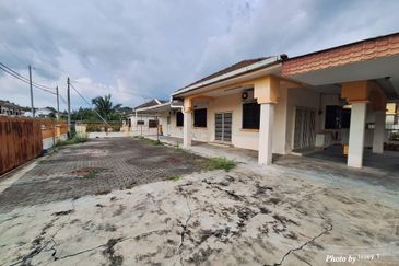 Tasek Single Storey Terraced Corner House For Rent Ipoh Perak