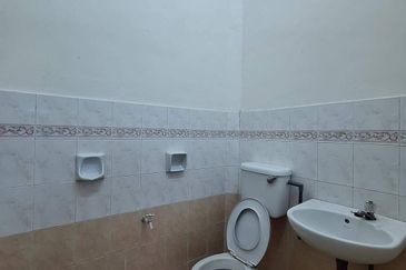 Menglembu Single Storey Terraced House For Rent Ipoh Perak