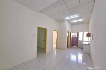 Menglembu Single Storey Terraced House For Rent Ipoh Perak
