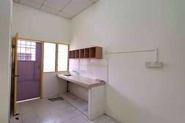 Menglembu Single Storey Terraced House For Rent Ipoh Perak