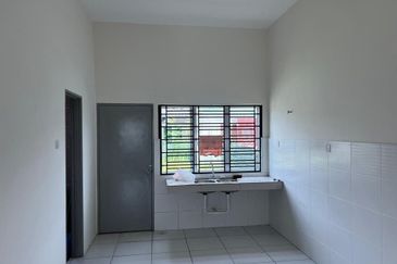 DESA LAHAT SRI -WANG