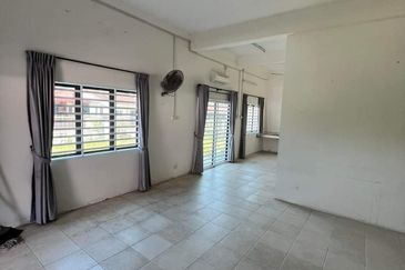 Pusing Batu Gajah Double Storey Corner House For Rent Perak